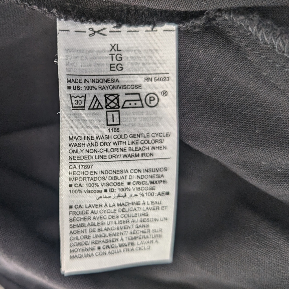 Black Spaghetti Strap Button Front Lightweight Ta… - image 5